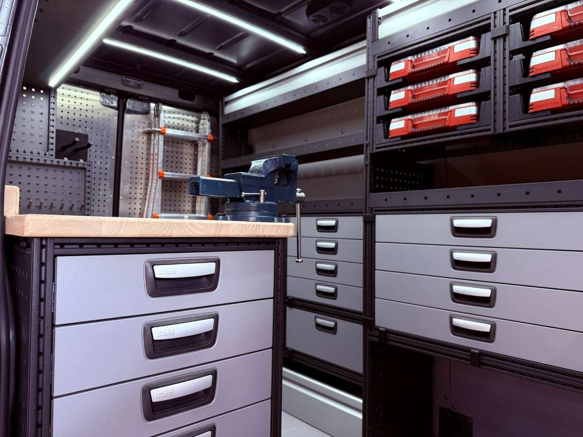 verschaeve-mechanics-mercedes-sprinter (9).JPEG