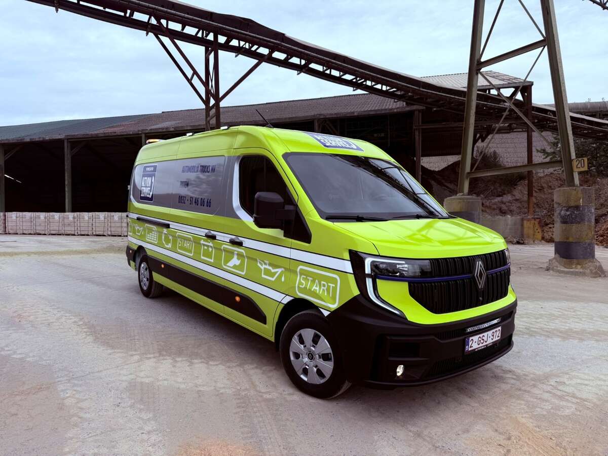 automobilia-renault-master (1).JPEG