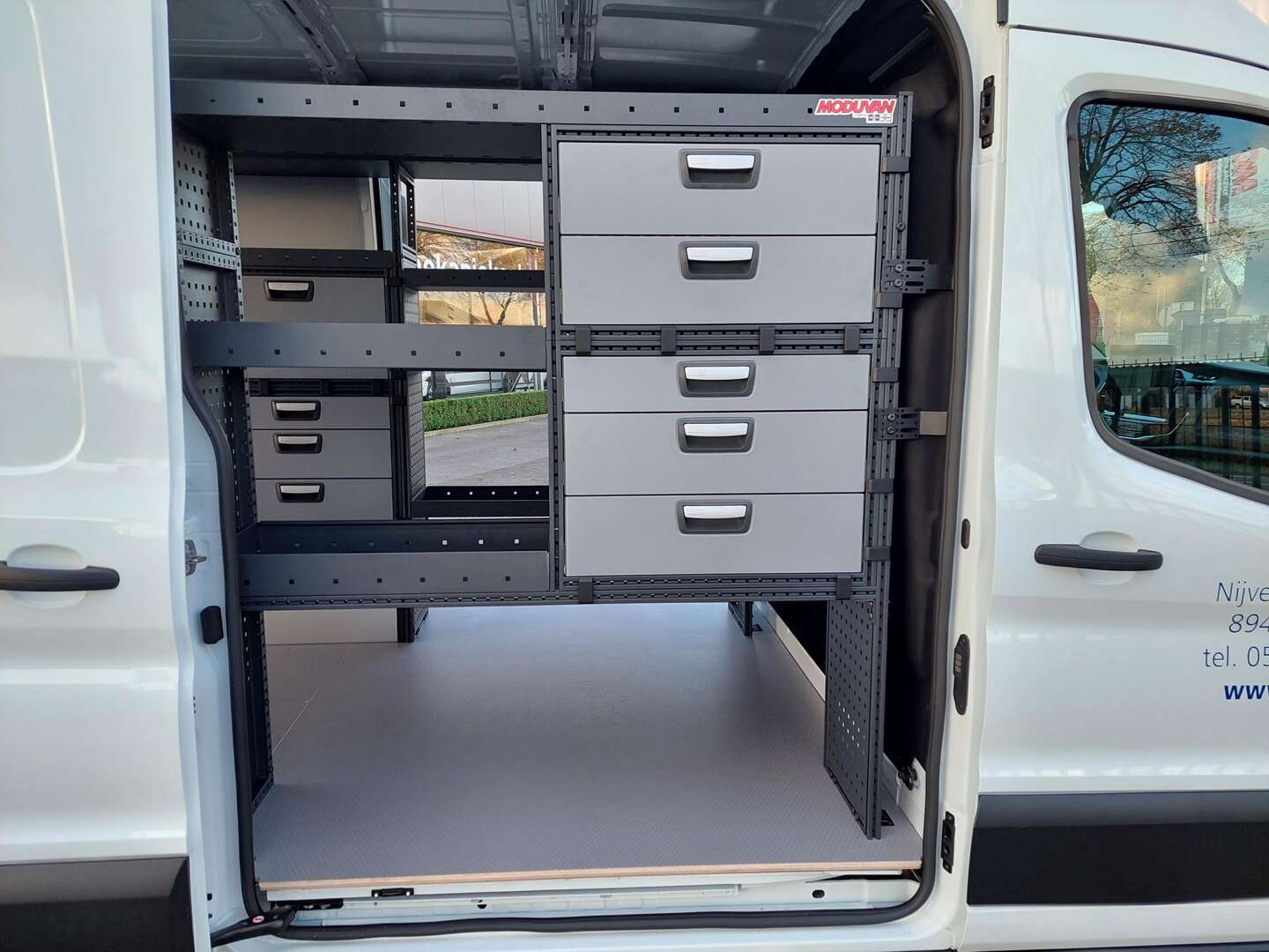 Calis Projects BV - Ford Transit | Alle Realisaties | Moduvan